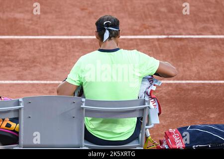 Rafael Nadal aus Spanien von hinten während des Halbfinales bei Roland-Garros (French Open), Grand Slam Tennisturnier am 11. Juni 2021 bei Roland-Garros Stockfoto