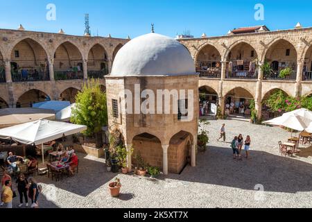 Nikosia, Zypern - 24. September 2022: Blick auf Buyuk Han Caravansarai Stockfoto