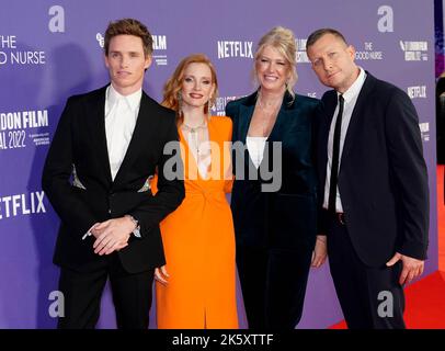 (Von links nach rechts) Eddie Redmayne, Jessica Chastain, Amy Loughren und Tobias Lindholm bei der UK-Premiere von The Good Nurse während des BFI London Film Festival 2022 in der Royal Festival Hall, Southbank Centre, London. Bilddatum: Montag, 10. Oktober 2022. Stockfoto