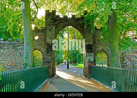 Mittelalterliches Guannock-Tor, Stadtverteidigung, die Spaziergänge, Kings Lynn, Norfolk, England, Großbritannien Stockfoto