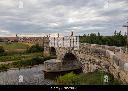 Historisches Puente de Orbigo, Hospital de Orbigo, Castilla y Leon, Spanien Stockfoto