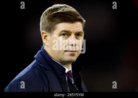 10.. Oktober 2022; The City Ground, Nottingham, Nottinghamshire, England; Premier League Football, Nottingham Forest gegen Aston Villa; Steven Gerrard, Cheftrainer der Aston Villa Stockfoto