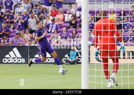 ORLANDO, FL - 9. OKTOBER: Spiel zwischen Orlando City und Columbus Crew in Orlando am 9. Oktober 2022 im Exploria Stadium, Orlando, FL. (Foto von Aaron Litz/PxImages) Stockfoto