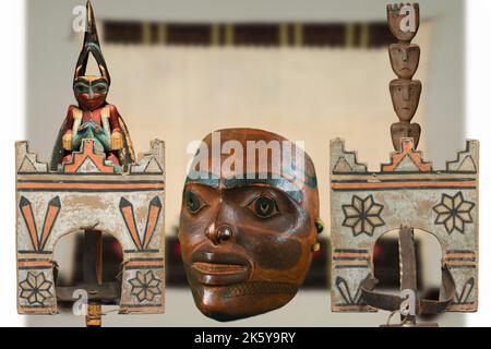 Indianische Kunst - Zeremonielle Objekte (Maske, Rassel, Totem, Kopfbedeckung) Stockfoto