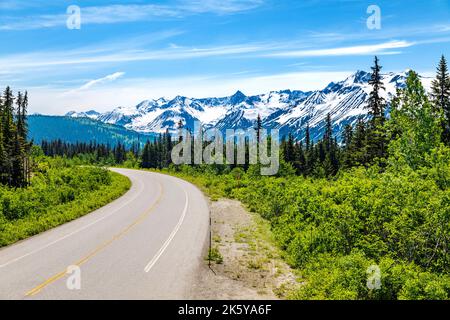 Haines Highway, Rt. 3; nahe Chilkat Pass; Blick in Richtung Tatshenshini-Alsek Provincial Park & Alsek Range; Alaska; USA Stockfoto