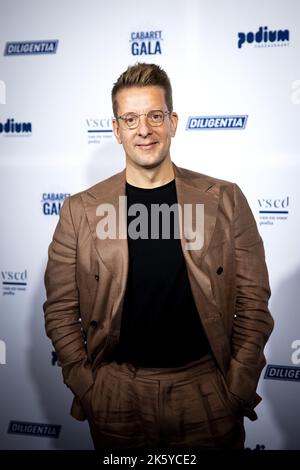 Den Haag - Niederlande, 2022-10-10 19:41:40 DEN HAAG - Alex Klaasen während der Präsentation der Cabaret Gala. Die VSCD-Cabaret-Preise 2022 werden im Theater Diligentia verliehen. ANP RAMON VAN FLYMEN niederlande Out - belgien Out Stockfoto