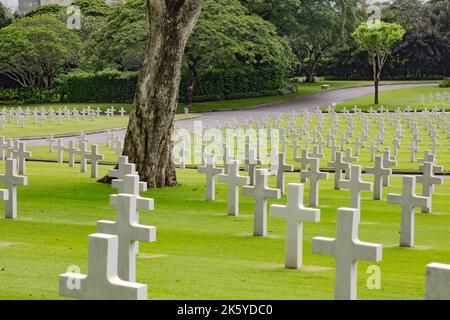 Manila American Cemetery and Memorial, auf dem Mitglieder der amerikanischen und philippinischen Streitkräfte, die WW2 auf den Philippinen getötet wurden, verfielen Stockfoto