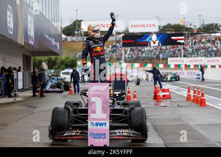 SUZUKA, JAPAN, Suzuka Circuit, 9. Oktober: Max Verstappen (NED) vom Team Red Bull gewinnt die Weltmeisterschaft beim japanischen Formel 1 Grand Prix auf dem Suzuka Circuit am 9. Oktober, 2022. Credit © corleve / Alamy Live News Stockfoto