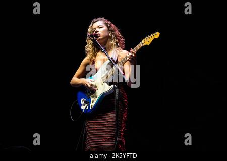 Glasgow, Schottland, 10.. Oktober 2022, Fotos von Nilüfer Yanya, die am 10.. Oktober 2022 im OVO Hydro auftrat Glasgow Scotland Credit: Glasgow Green at Winter Time/Alamy Live News Stockfoto