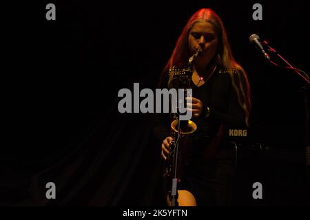 Glasgow, Schottland, 10.. Oktober 2022, Fotos von Nilüfer Yanya, die am 10.. Oktober 2022 im OVO Hydro auftrat Glasgow Scotland Credit: Glasgow Green at Winter Time/Alamy Live News Stockfoto