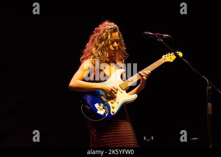 Glasgow, Schottland, 10.. Oktober 2022, Fotos von Nilüfer Yanya, die am 10.. Oktober 2022 im OVO Hydro auftrat Glasgow Scotland Credit: Glasgow Green at Winter Time/Alamy Live News Stockfoto