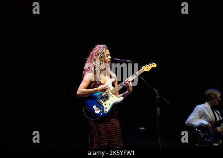 Glasgow, Schottland, 10.. Oktober 2022, Fotos von Nilüfer Yanya, die am 10.. Oktober 2022 im OVO Hydro auftrat Glasgow Scotland Credit: Glasgow Green at Winter Time/Alamy Live News Stockfoto