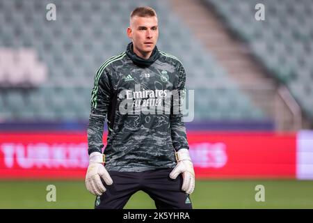 Warschau, Polen. 10. Oktober 2022. Andriy Lunin von Real Madrid, gesehen während der offiziellen Trainingseinheit einen Tag vor dem UEFA Champions League Group Stage-Spiel zwischen FC Shakhtar Donetsk und Real Madrid im Marschall Jozef Pilsudski Legia Warsaw Municipal Stadium. Kredit: SOPA Images Limited/Alamy Live Nachrichten Stockfoto