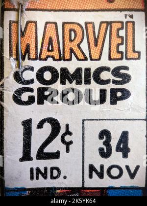 New York City, USA - Oktober 2022: Eine Nahaufnahme des alten Marvel-Comiclabels, das ursprünglich für 12 Cent verkauft wurde, ist in einem alten comi zu sehen Stockfoto