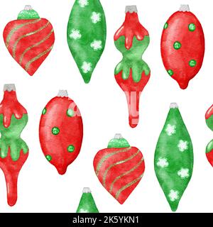 Aquarell handgezeichnetes nahtloses Muster mit hängenden Weihnachtsornamenten. Rot-grüne weihnachtsbaumschmuck, heller weihnachtsdruck im dezember Stockfoto