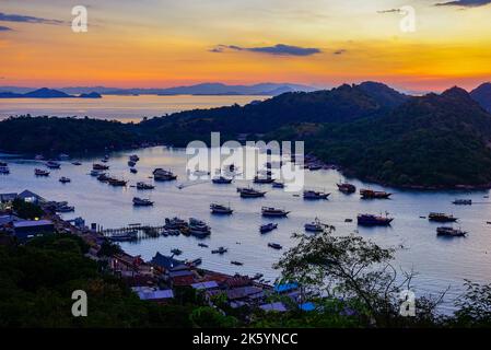 Luftaufnahme des Hafens Labuan Bajo, Komodo Island Indonesien Stockfoto