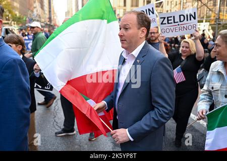 Lee Zeldin marschiert in den Märschen bei der jährlichen Columbus Day Parade 78. am 10. Oktober 2022 in New York. Stockfoto