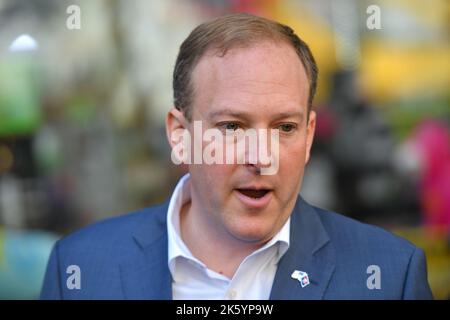 Lee Zeldin marschiert in den Märschen bei der jährlichen Columbus Day Parade 78. am 10. Oktober 2022 in New York. Stockfoto