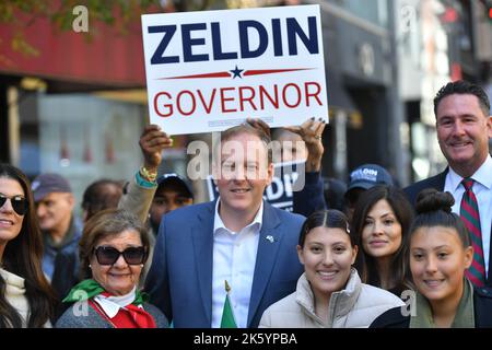 Lee Zeldin marschiert in den Märschen bei der jährlichen Columbus Day Parade 78. am 10. Oktober 2022 in New York. Stockfoto