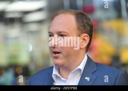 Lee Zeldin marschiert in den Märschen bei der jährlichen Columbus Day Parade 78. am 10. Oktober 2022 in New York. Stockfoto