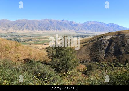 Zu Fuß in der Nähe von Kalmak Ashuu, Chong Kemin Valley, Tien Shan Mountains, Chui Region, Kirgisistan, Zentralasien Stockfoto