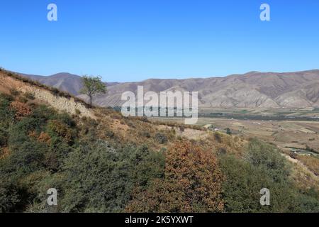 Zu Fuß in der Nähe von Kalmak Ashuu, Chong Kemin Valley, Tien Shan Mountains, Chui Region, Kirgisistan, Zentralasien Stockfoto