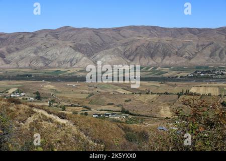 Zu Fuß in der Nähe von Kalmak Ashuu, Chong Kemin Valley, Tien Shan Mountains, Chui Region, Kirgisistan, Zentralasien Stockfoto