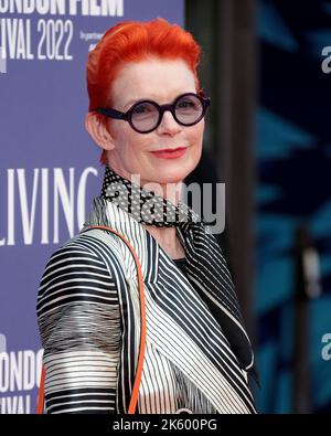 09. Okt 2022 - London, England, UK - Sandy Powell nimmt 66. an der Headline Gala des BFI London Film Festival Teil - Living UK Premiere Stockfoto