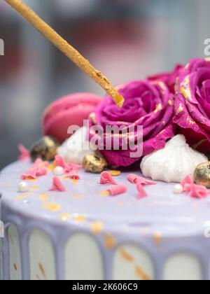 Gold handbemalt dekoriert romantischen Kuchen Stockfoto