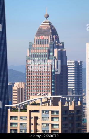 TAIPEH, TAIWAN - 3. DEZEMBER 2018: Farglory Financial Center Gebäude im Xinyi Bezirk, Taipei Stadt. Stockfoto