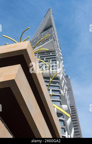 Juli 2022: Der neu eröffnete AMP Quay Quarter Tower befindet sich in der 50 Bridge Street, Sydney, Australien Stockfoto