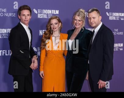 London, Großbritannien. 10. Oktober 2022. Eddie Redmayne, Jessica Chastain, Amy Loughren und Tobias Lindholm haben bei der Vorführung von „The Good Nurse“ beim BFI London Film Festival in der Royal Festival Hall gesehen. (Foto von Brett Cove/SOPA Images/Sipa USA) Quelle: SIPA USA/Alamy Live News Stockfoto