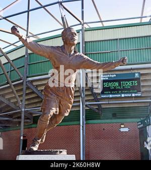 Statue von Jack Leslie vor dem Heimpark-Fußballplatz Plymouth. Erstellt von Andy Edwards und in der Castle Fine Arts Foundry. Octob Installiert Stockfoto