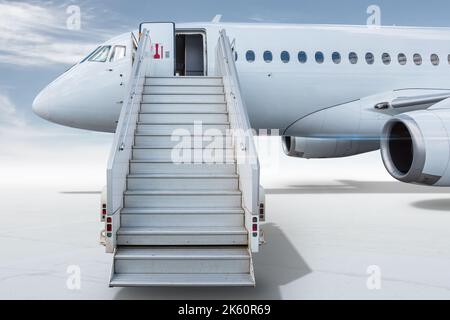 Weißer Passagierjetliner mit einer Treppe isoliert auf hellem Hintergrund mit Himmel Stockfoto