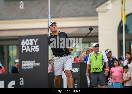 Sihwan Kim aus den USA schlägt bei der Endrunde des LIV Golf Invitational Bangkok auf dem Stonehill Golf Course in Bangkok, THAILAND, mit 16 ab Stockfoto