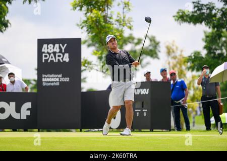 Sihwan Kim aus den USA schlägt sich bei Loch 7 während der Finalrunde des LIV Golf Invitational Bangkok auf dem Stonehill Golf Course in Bangkok, THAILAND ab Stockfoto