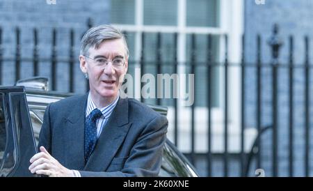 London, Großbritannien. 11. Oktober 2022. Jacob Rees-Mogg, Wirtschaftsminister, kommt zu einer Kabinettssitzung in der Downing Street 10 in London an. Kredit: Ian Davidson/Alamy Live Nachrichten Stockfoto