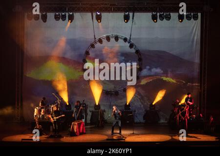 Oktober 10. 2022. Zagreb, Lisinski Concert Hall - der Auftritt der italienischen Coverband Pink Floyd History, mit einer spektakulären Lichtshow Stockfoto