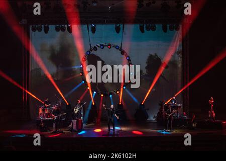 Oktober 10. 2022. Zagreb, Lisinski Concert Hall - der Auftritt der italienischen Coverband Pink Floyd History, mit einer spektakulären Lichtshow Stockfoto