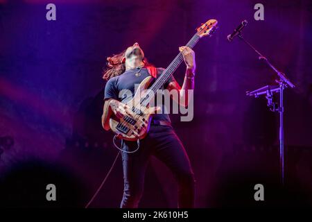 Oktober 10. 2022. Zagreb, Lisinski Concert Hall - der Auftritt der italienischen Coverband Pink Floyd History, mit einer spektakulären Lichtshow Stockfoto