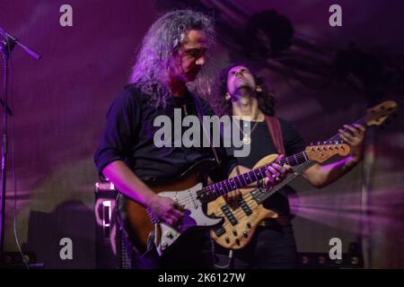 Oktober 10. 2022. Zagreb, Lisinski Concert Hall - der Auftritt der italienischen Coverband Pink Floyd History, mit einer spektakulären Lichtshow Stockfoto