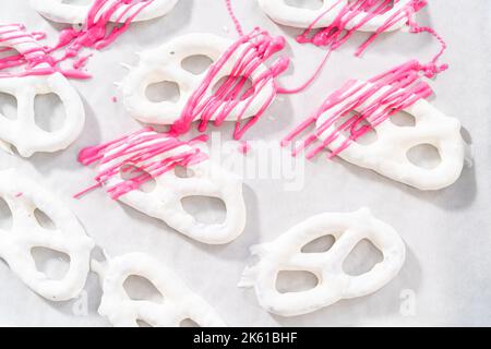 Pretzel Twist Mit Schokoladenüberzogene Gourmet-Spezialitäten Stockfoto