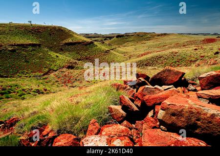 Spinifex Hills bei Chichester Range im Millstream Chichester National Park. Stockfoto