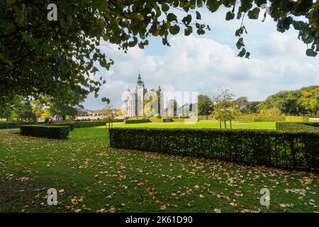 Kopenhagen, Dänemark. Oktober 2022. Blick auf Schloss Rosenborg. Ein holländischer Renaissance-Palast mit Gärten, Führungen und einem Museum, in dem die Kronjuwelen untergebracht sind Stockfoto