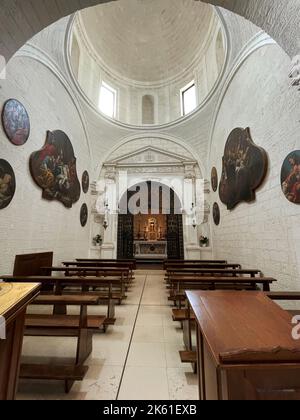 Cisternino, Apulien, Italien. Chiesa Madre di San Nicola, katholische Kirche aus dem 13.. Jahrhundert. Kapelle des Allerheiligsten Sakraments, mit Gemälden von Barnaba Zizzi. Stockfoto