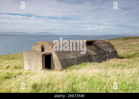 Zerstörte Betongebäude aus dem 2. Weltkrieg, Hoxa-Batterie, Orkney, Großbritannien 2022 Stockfoto