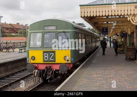 Erhaltener Dieselkraftstoff-Triebzug der Klasse 101 am Bahnhof Sheringham auf der North Norfolk Railway Stockfoto