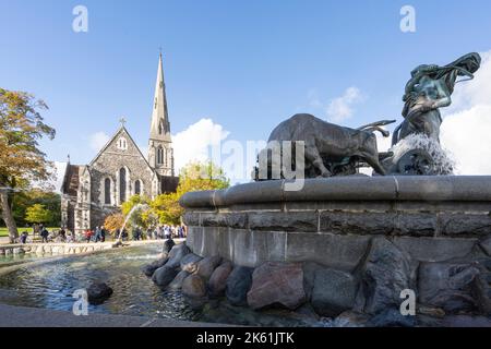 Kopenhagen, Dänemark. Oktober 2022. Blick auf den Gefion-Brunnen, einen 1908 erbauten Bronzebrunnen, der die nordische Gottheit Gefjun darstellt, mit der das Meer pflügt Stockfoto