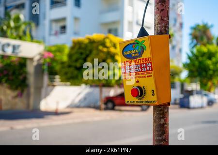 Antalya, Türkei - 26. September 2022: Taxiservice vor der Straße von Antalya, Türkei Stockfoto