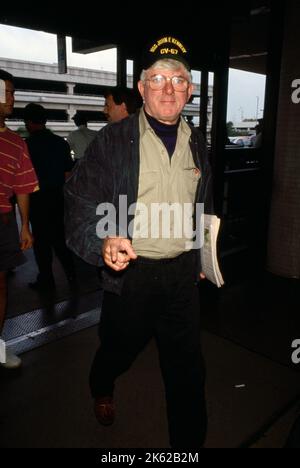 Phil Donahue um die 1990er Jahre . Quelle: Ralph Dominguez/MediaPunch Stockfoto